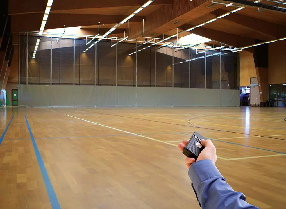 Installing gym divider curtains in UAE fitness facilities: Cost-effective solutions